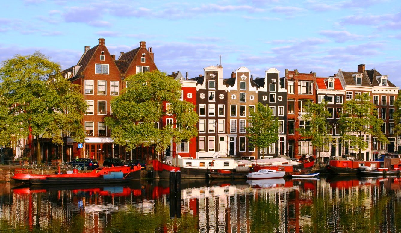 Amsterdam-Case lungo i canali