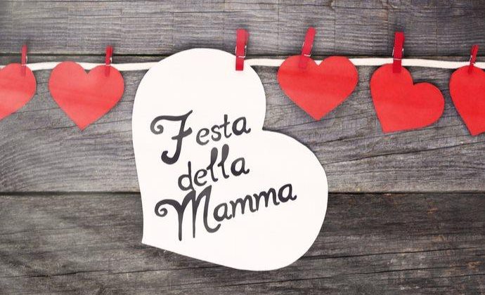 Festa della Mamma 2019: abbigliamento e regali utili per una neo mamma